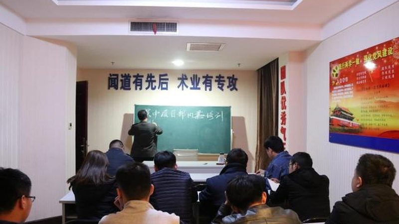 手工焊与二保焊：焊工培训中的关键区分**